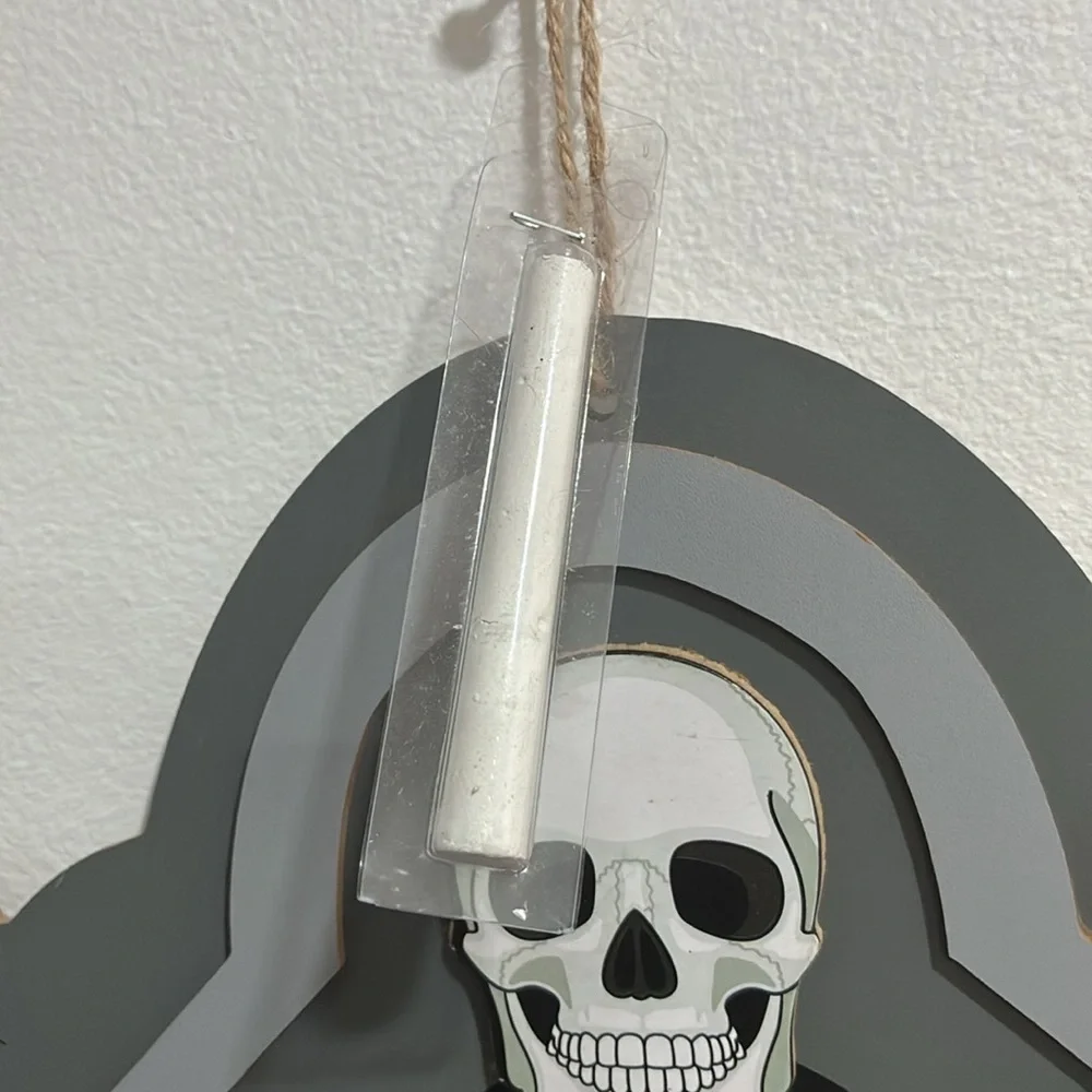NWT- Skull- Tombstone/Crypt 🪦Design Wooden Hanging Chalkboard w/ Chalk